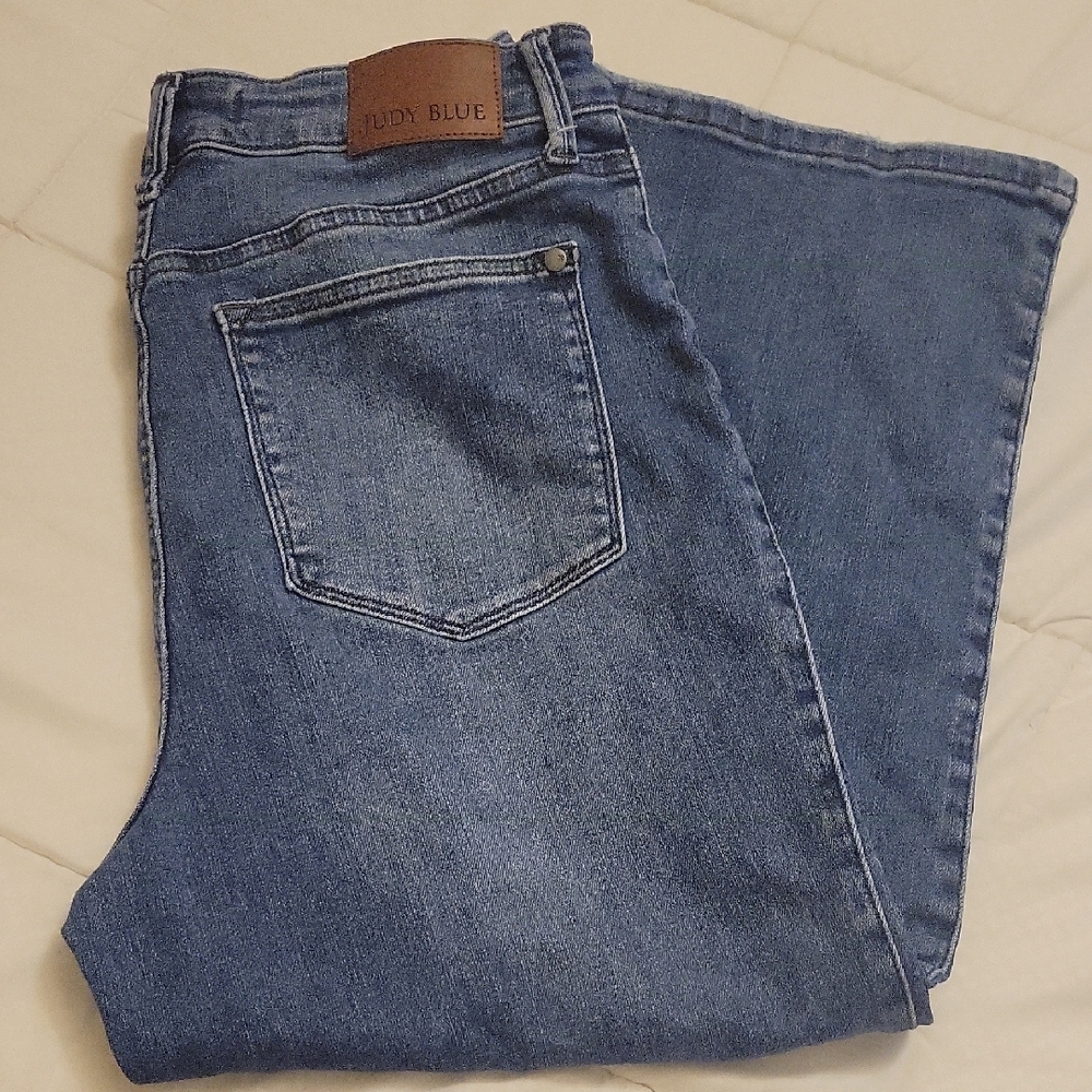 Judy Blue Wide Leg Capri With Braided Detail